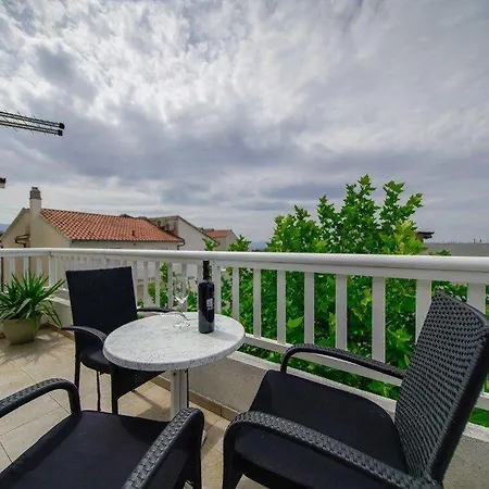 Platanus Apartment *